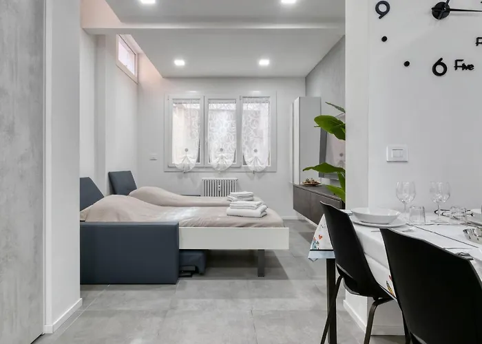 아파트 Ugo Lenzi *