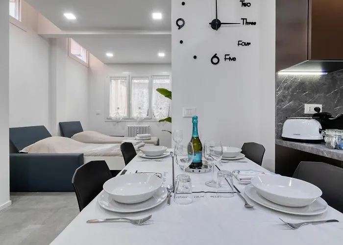 شقة Ugo Lenzi بولونيا