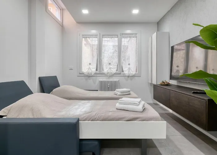 Ugo Lenzi Apartamento *