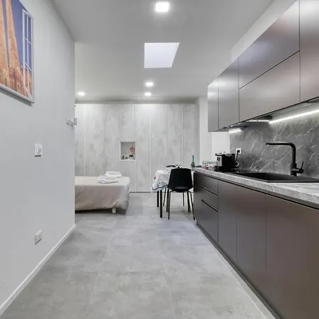 Ugo Lenzi Apartment *