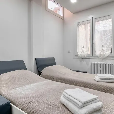 Apartment Ugo Lenzi *