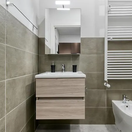 Ugo Lenzi Apartment *